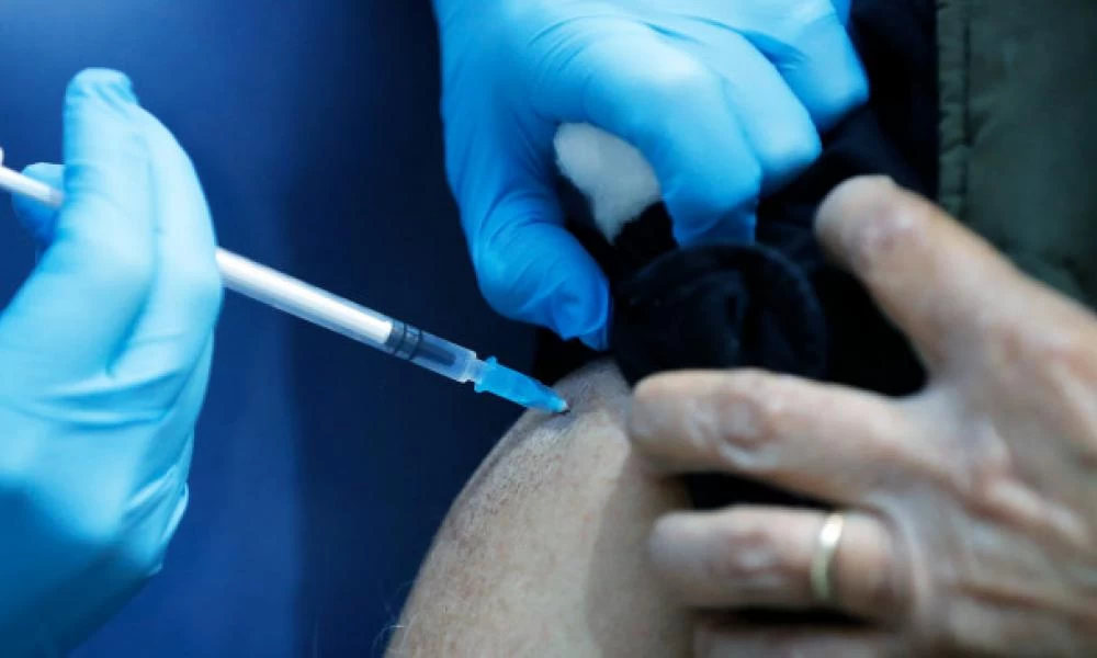 Εμβόλιο Pfizer: Παρενέργειες, αλλεργίες και έξι νεκροί πριν την έγκριση του